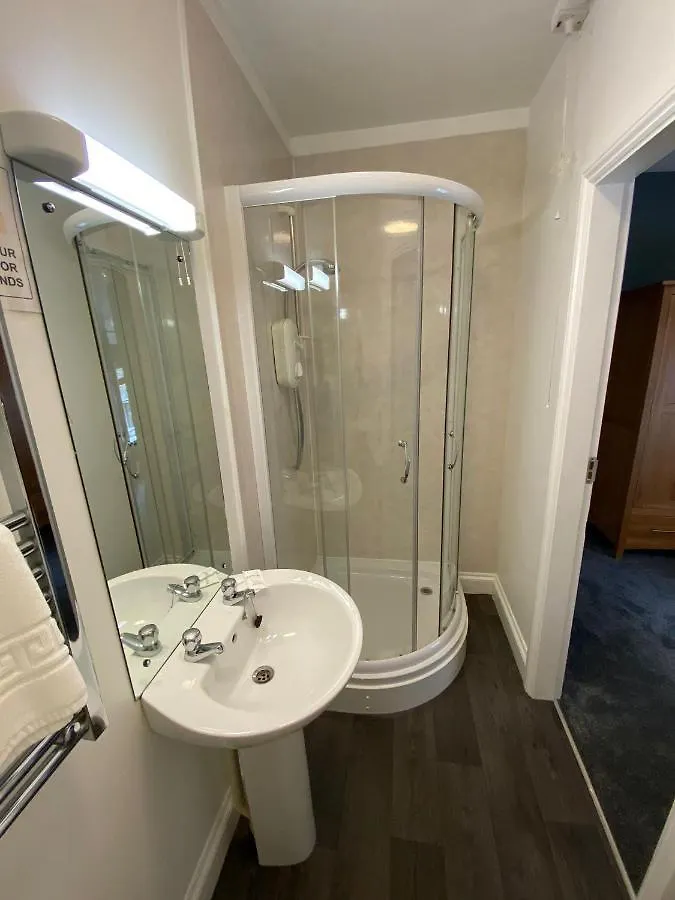 בית הארחה Ambleside Central 3*