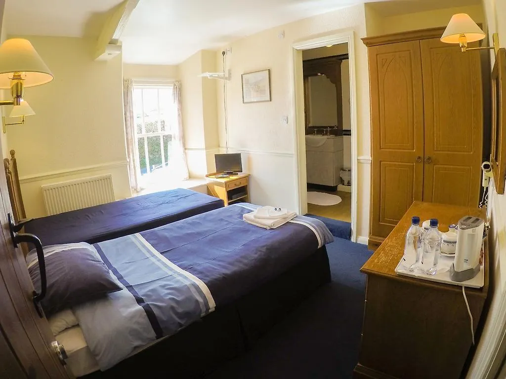 The Red Lion 3*