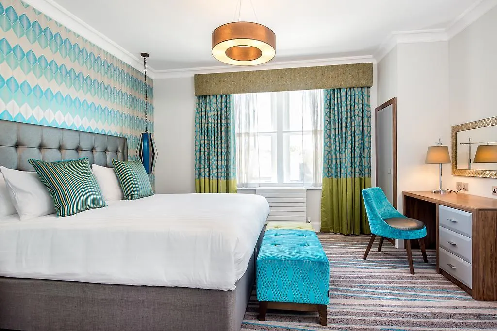 On The Square 4*