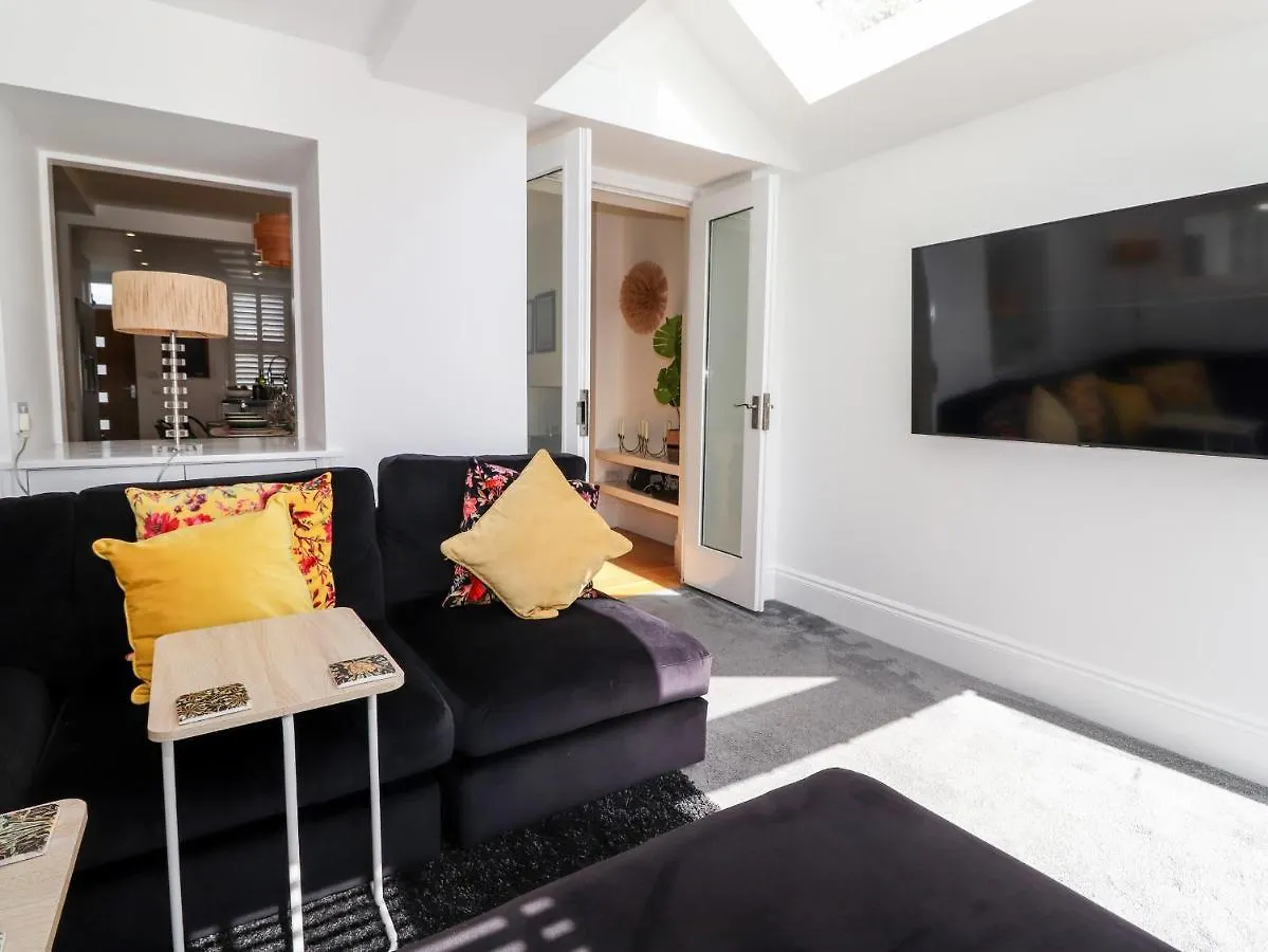 2 Alexandra Road Windermere