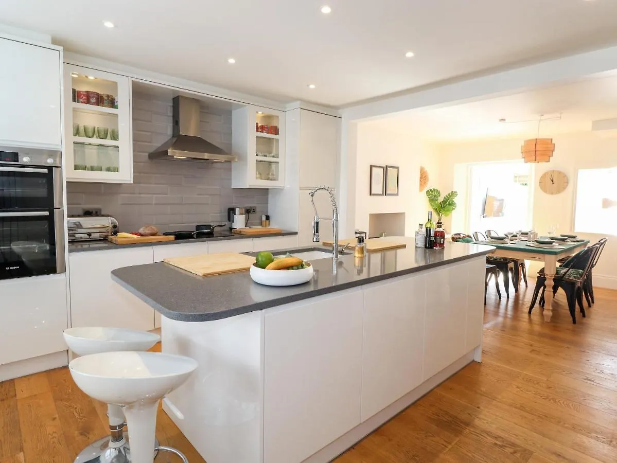 2 Alexandra Road Windermere