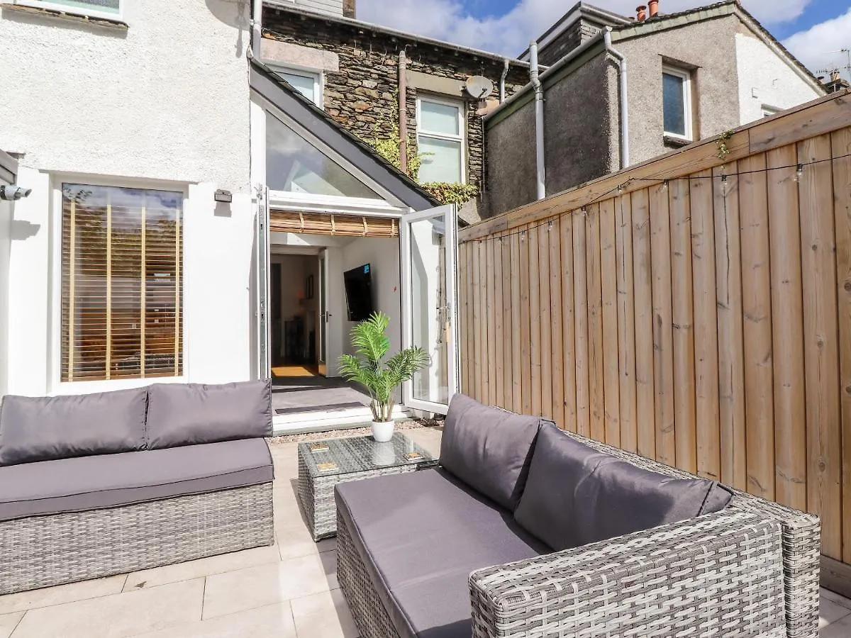 2 Alexandra Road * Windermere
