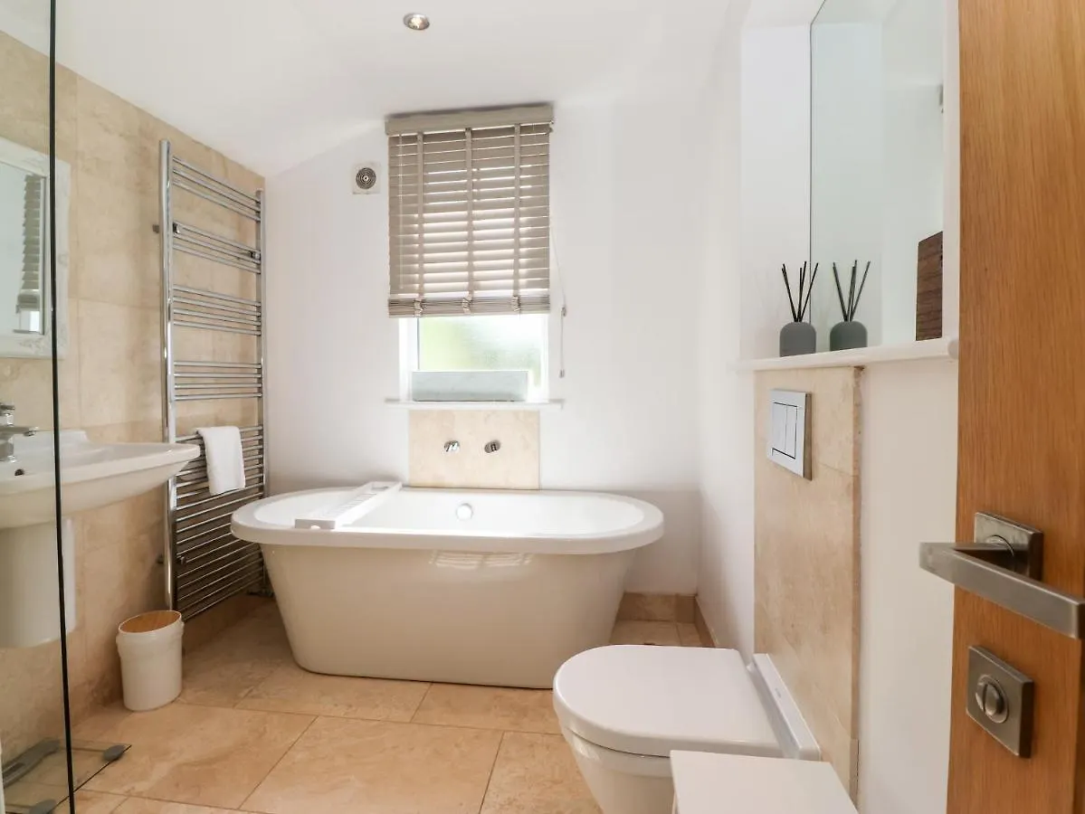 Holiday home 2 Alexandra Road *