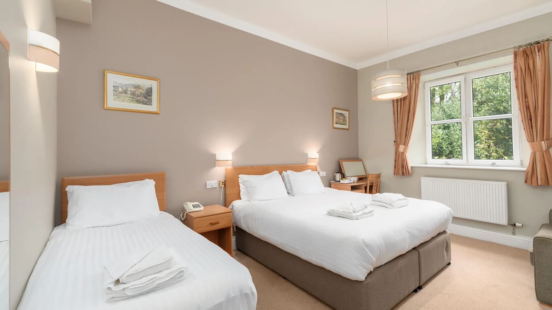 Manor Hotel