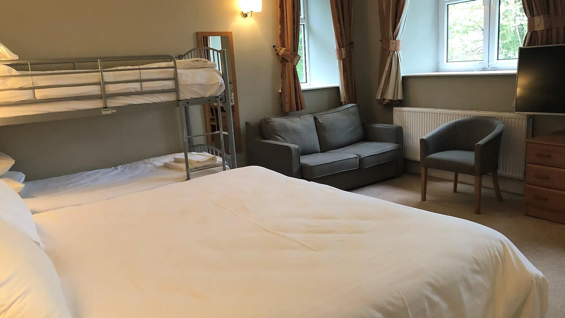 Manor Hotel