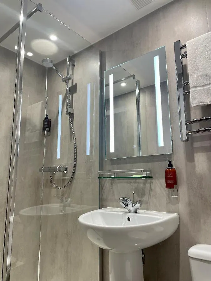 לינה וארוחת בוקר Lacet House 4*