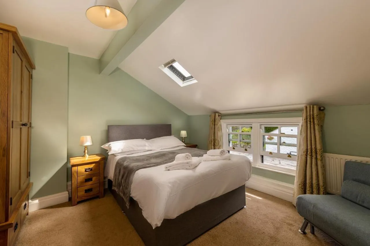 Bower House 3* إسكاديل