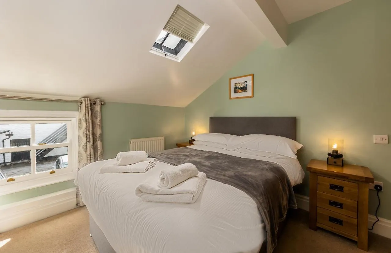 بيت ريفي Bower House إسكاديل