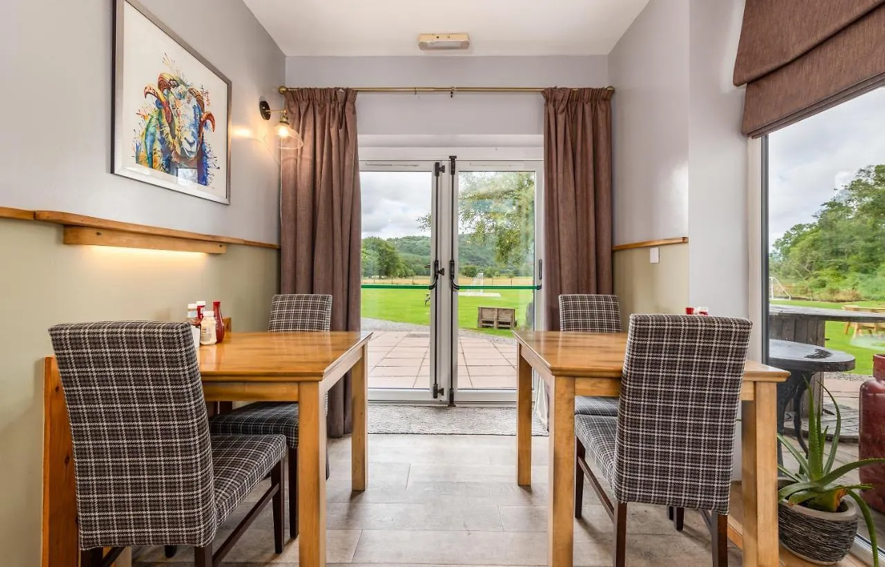Bower House 3* إسكاديل