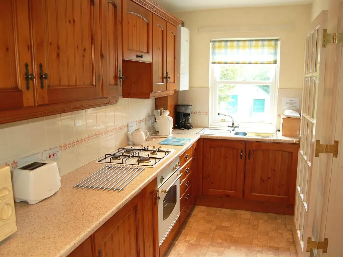 17 Greta Grove House *