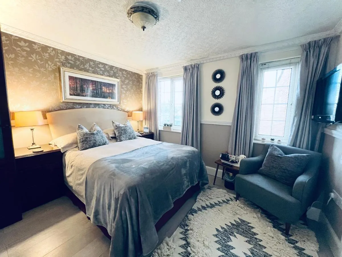 Ashleigh House *