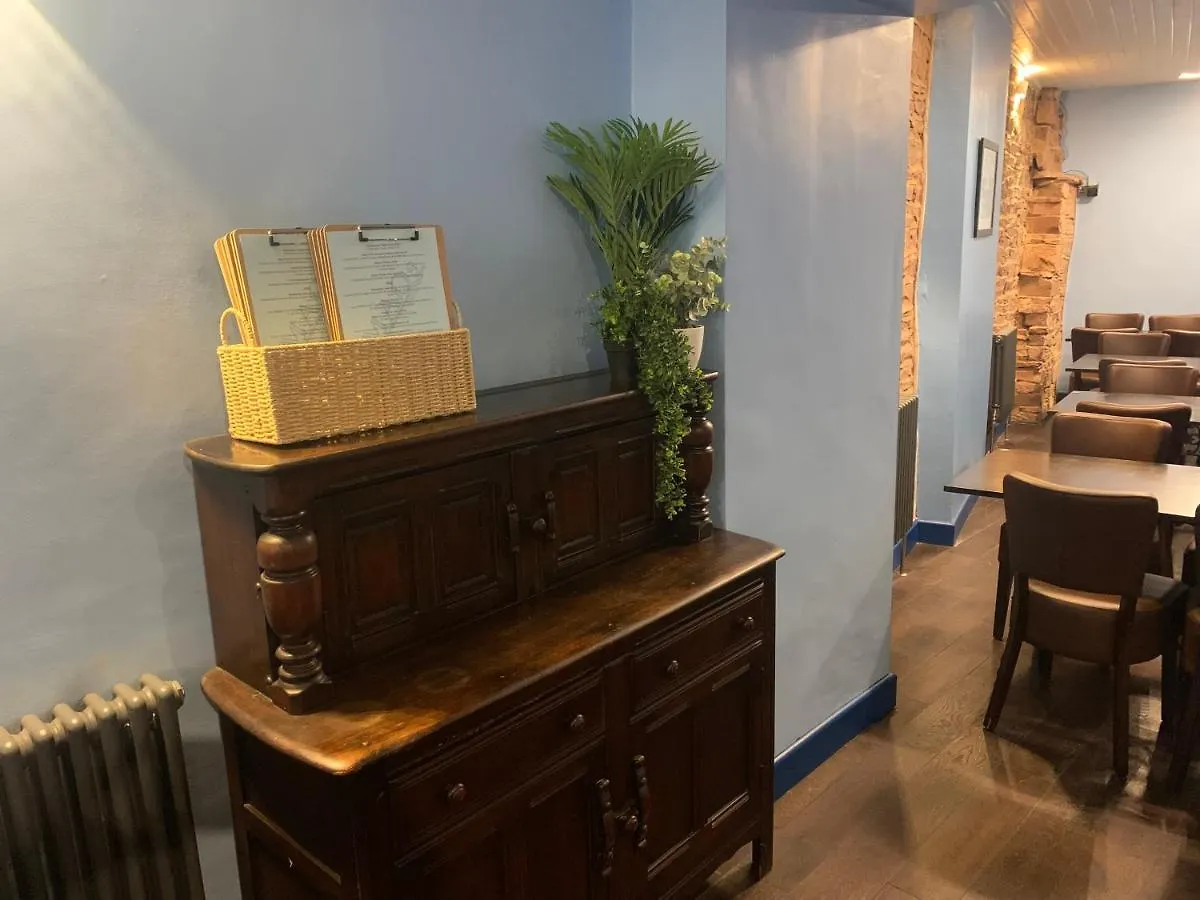 Maqs Bistro Inn