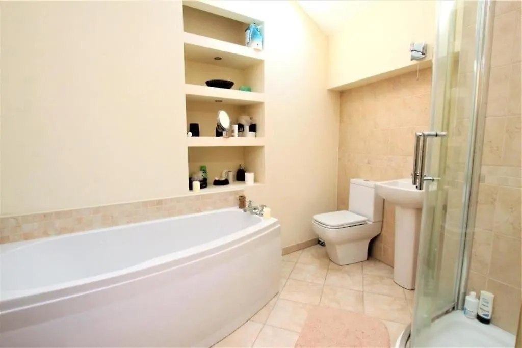 Lovely 2 Bedroom In Town Centre