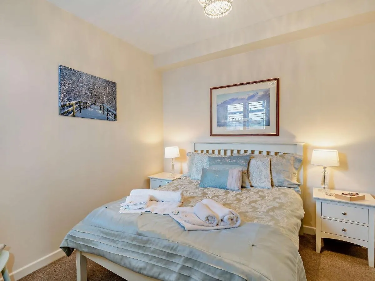 2 Bed In 80515 * Κέσγουικ