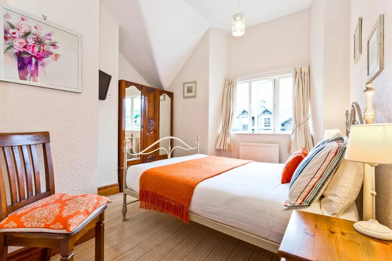 3 Cambridge 4*