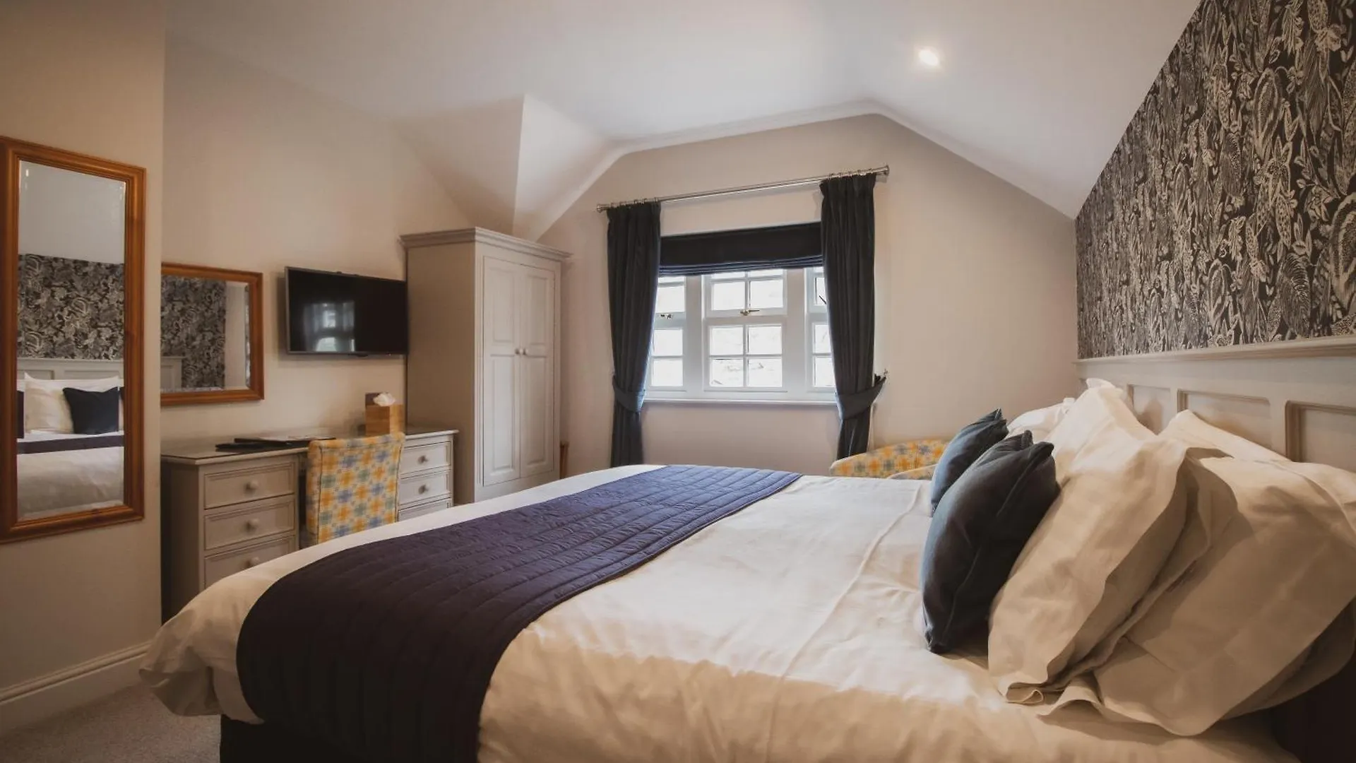 Briery Wood 4*