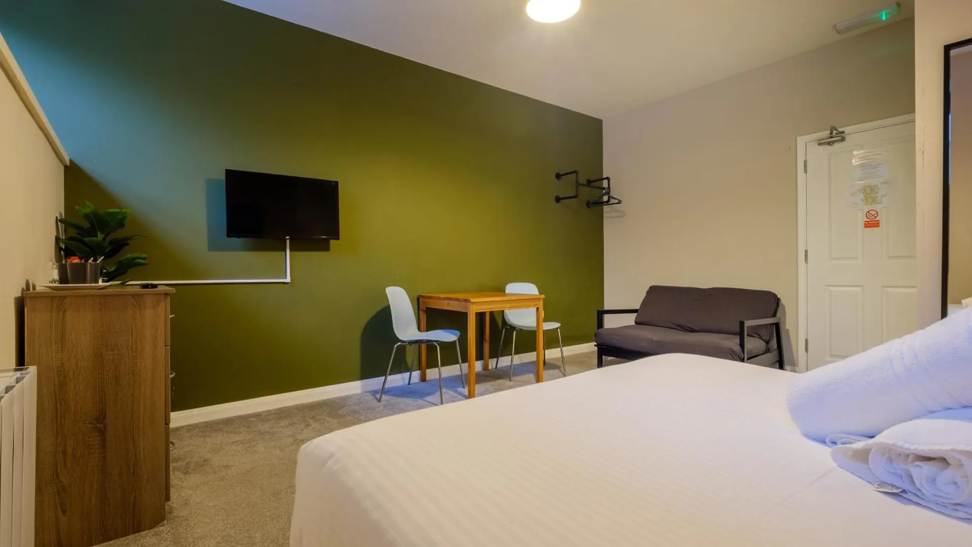 Station - Free Off-site Health Club Access With Pool, Sauna, Steam & Gym 3*