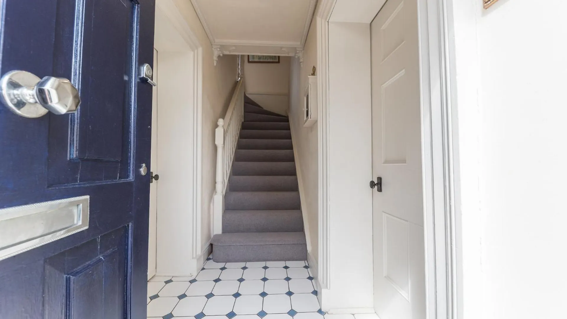 Georgian With Private Courtyard & Free Parking Kendal