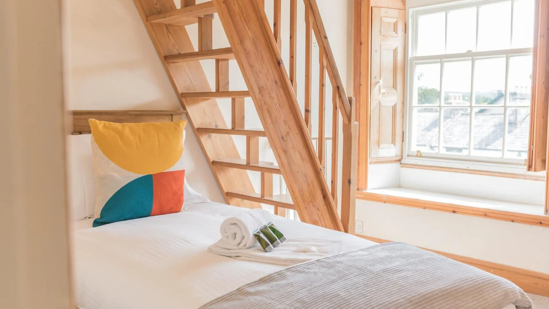 Georgian With Private Courtyard & Free Parking * Kendal