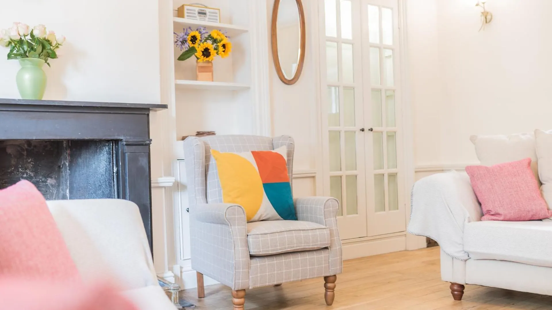 Georgian With Private Courtyard & Free Parking Casa vacanze *