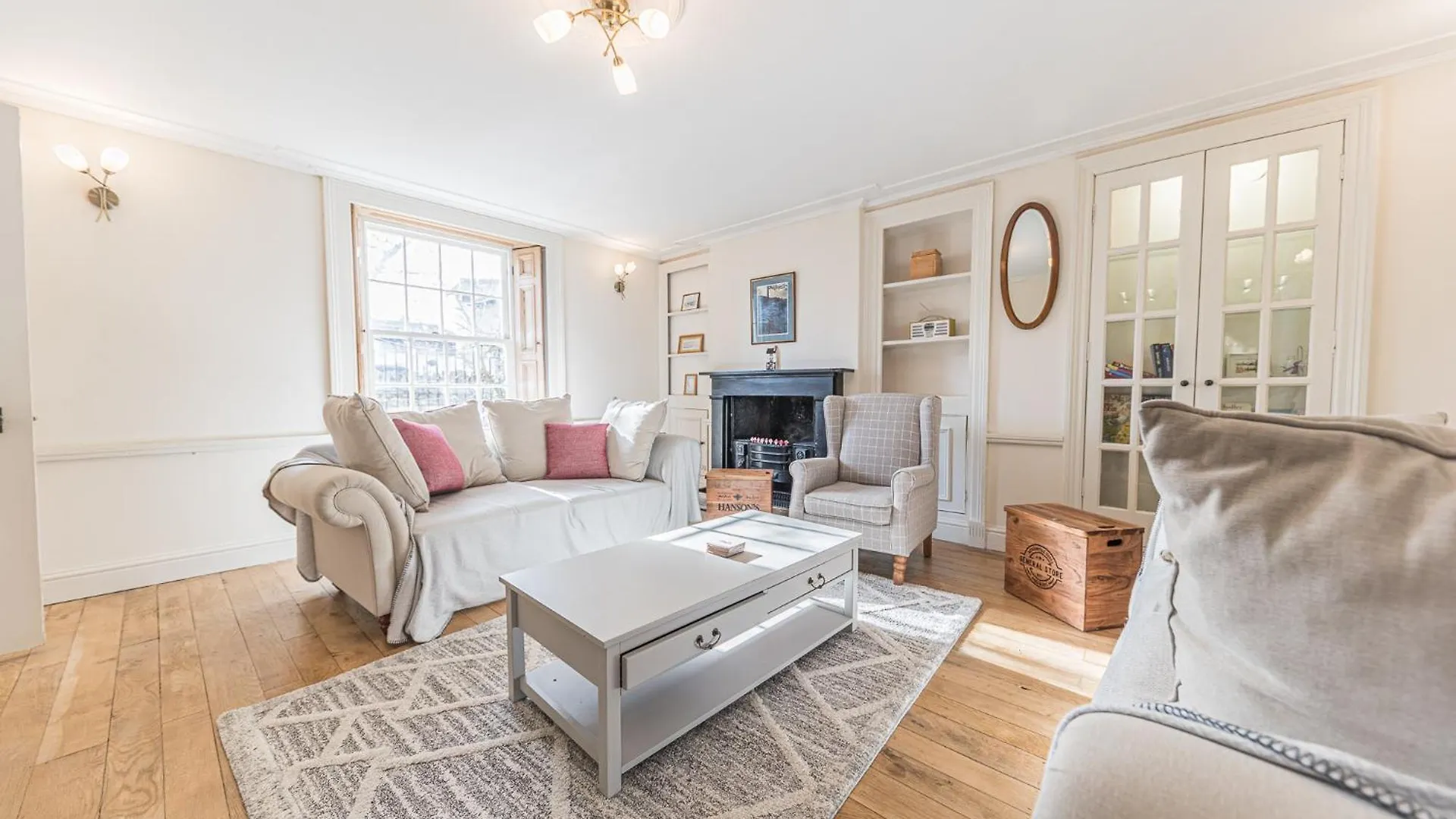 Georgian With Private Courtyard & Free Parking Kendal