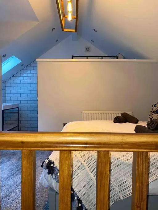 Luxurious & Tranquil Staycation - W/ Hot Tub! Burneside