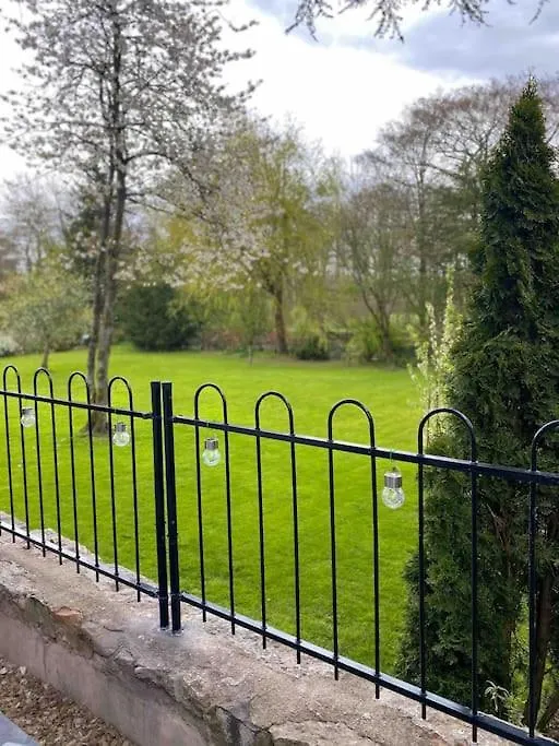 Luxurious & Tranquil Staycation - W/ Hot Tub! * Burneside