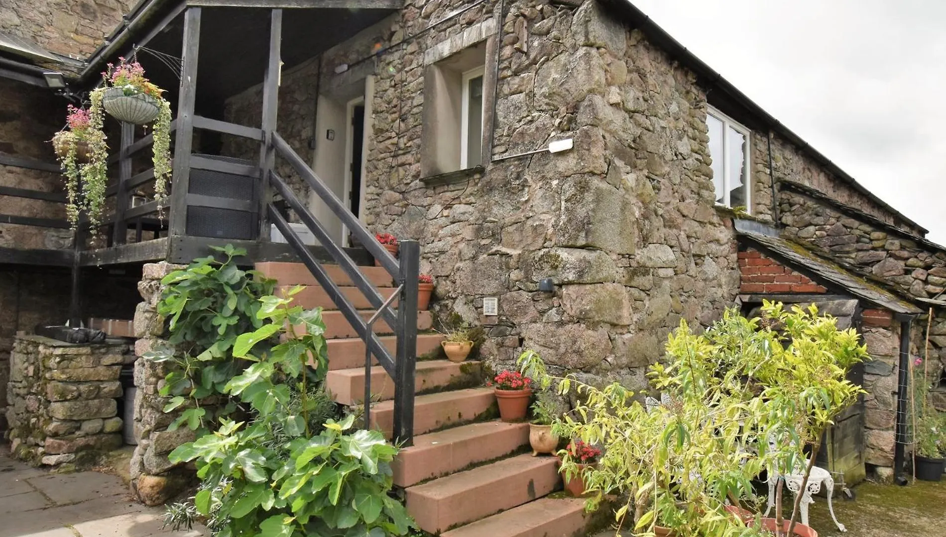 2 Bed In Eskdale Sz487 Holiday home