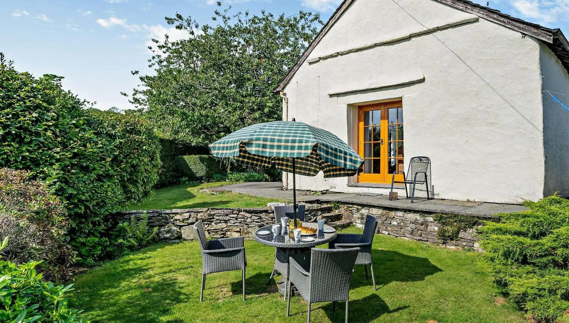 2 Bed In Outgate And Tarn Hows Llh01 *