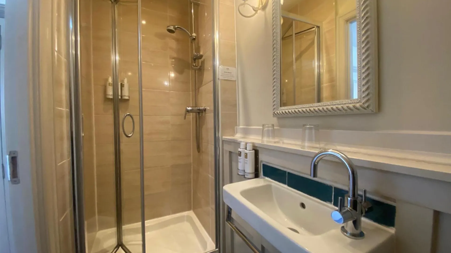 Hotel The Gateway 4*