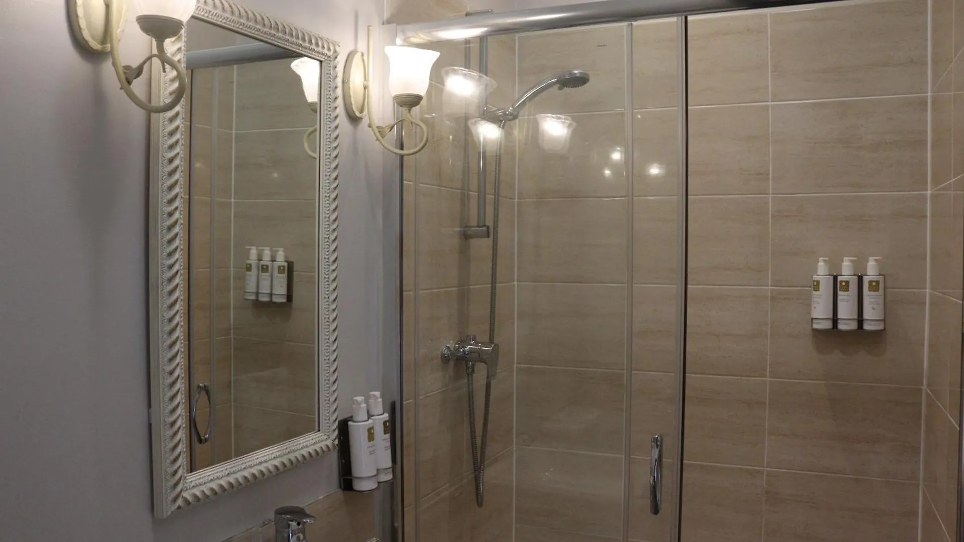 The Gateway Hotel 4*