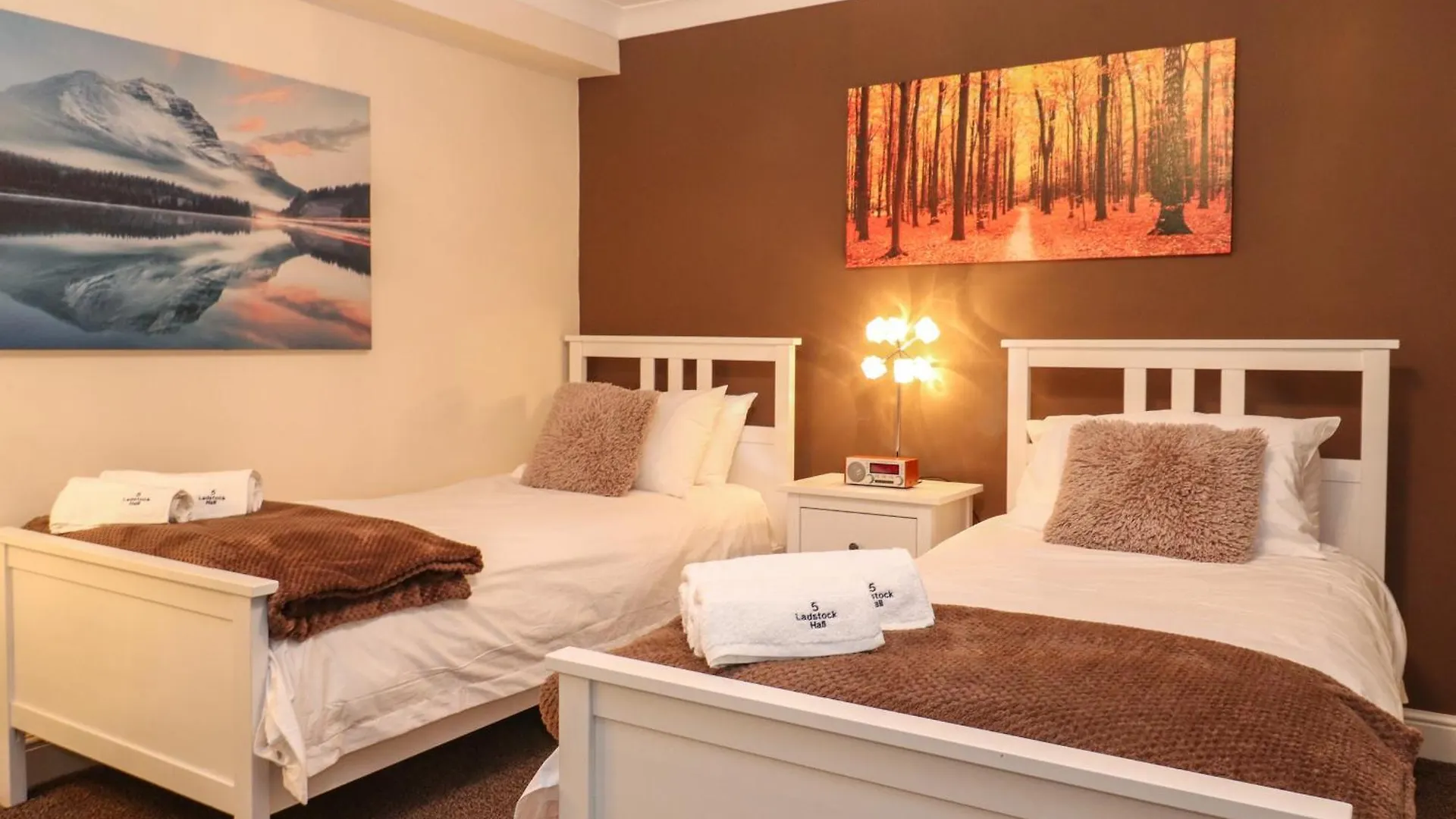 5 Ladstock Hall شقة