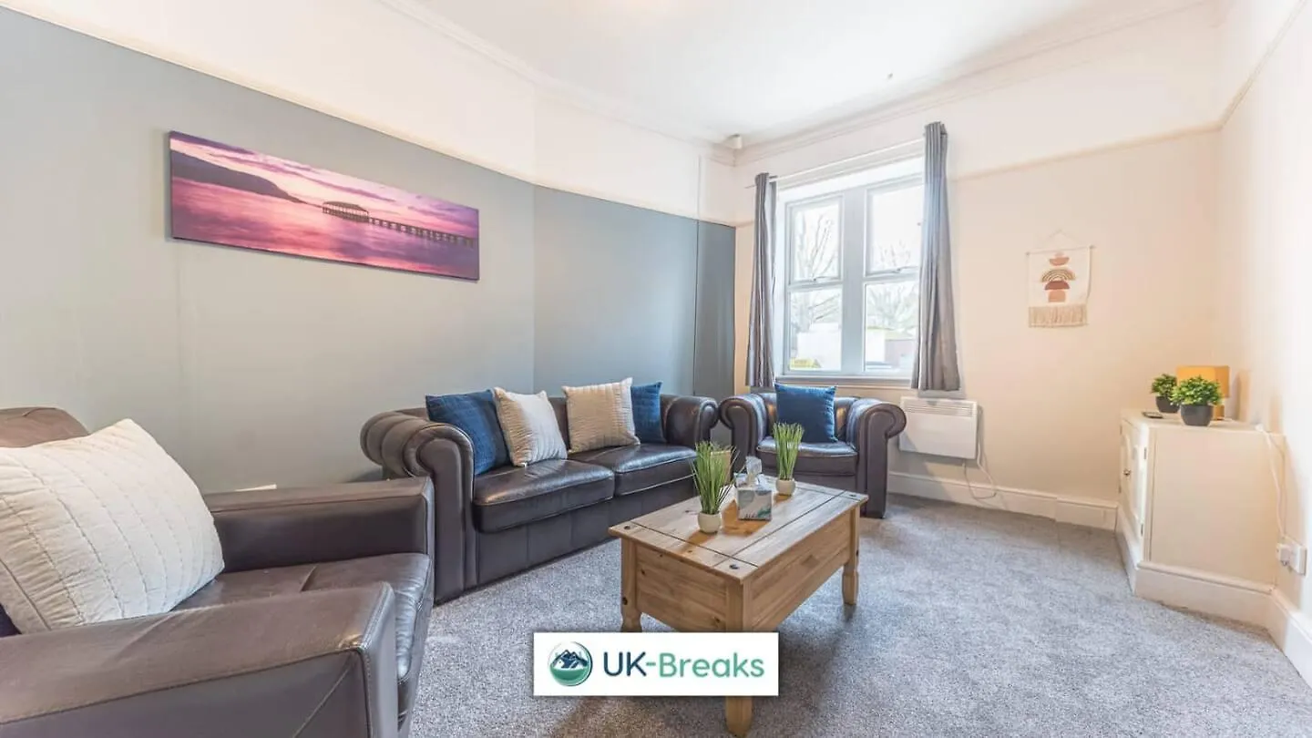 Homestay Large, Centrally Located, 5 Bedroom House