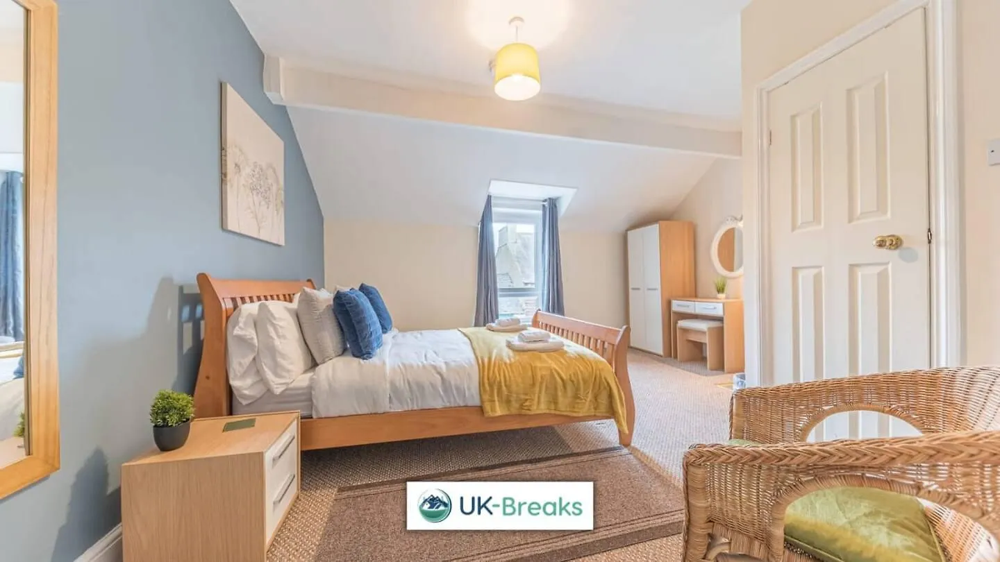 Large, Centrally Located, 5 Bedroom House