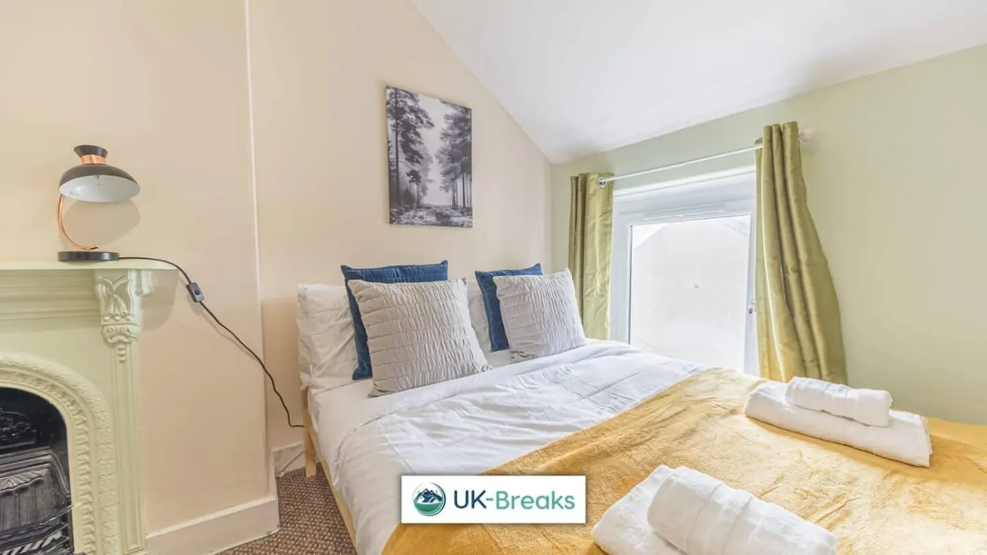 Large, Centrally Located, 5 Bedroom House Workington