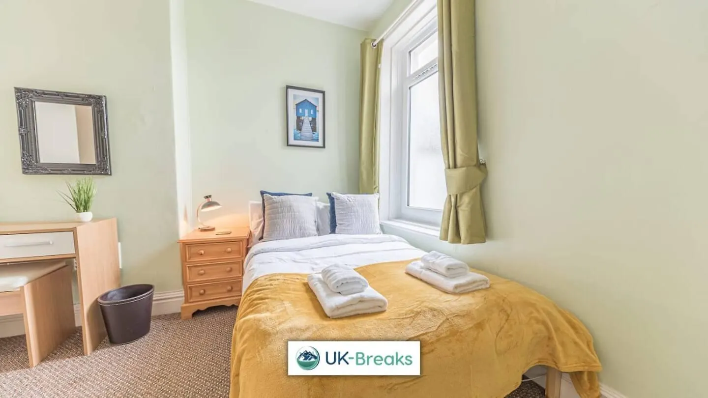 Large, Centrally Located, 5 Bedroom House