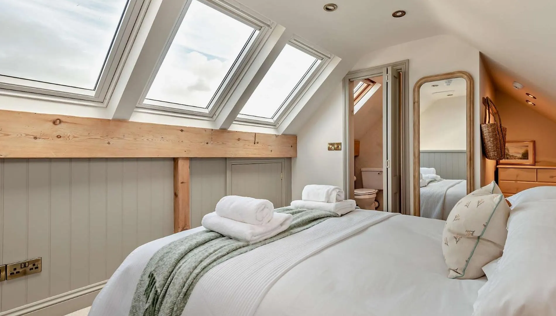 6 Bed In Keswick 94361