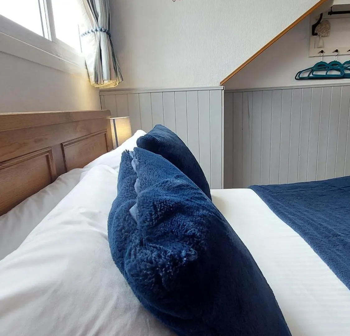 Πανσιόν Invergarry Only For Adults 4*