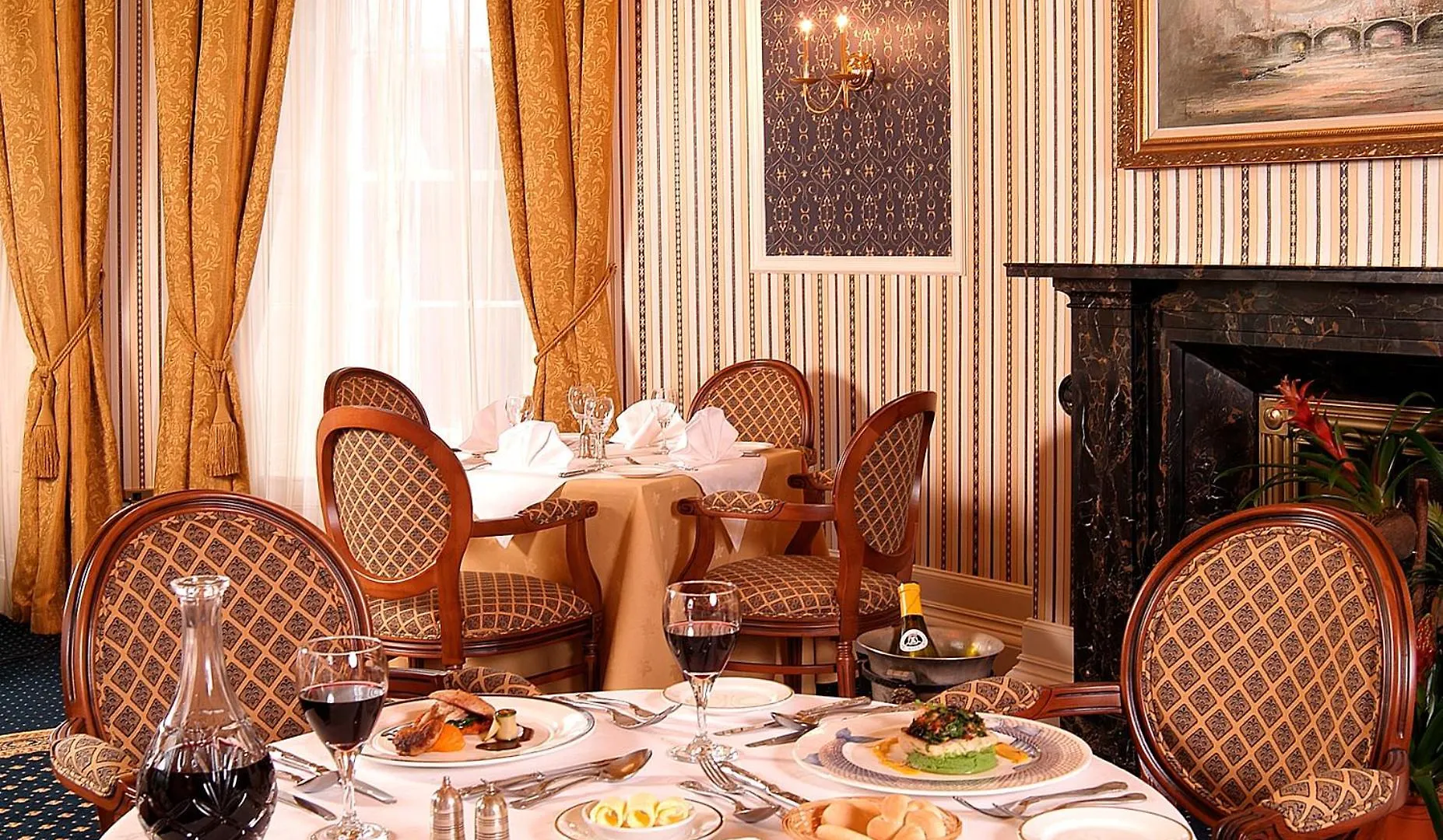 Hotel Overwater Hall 3*