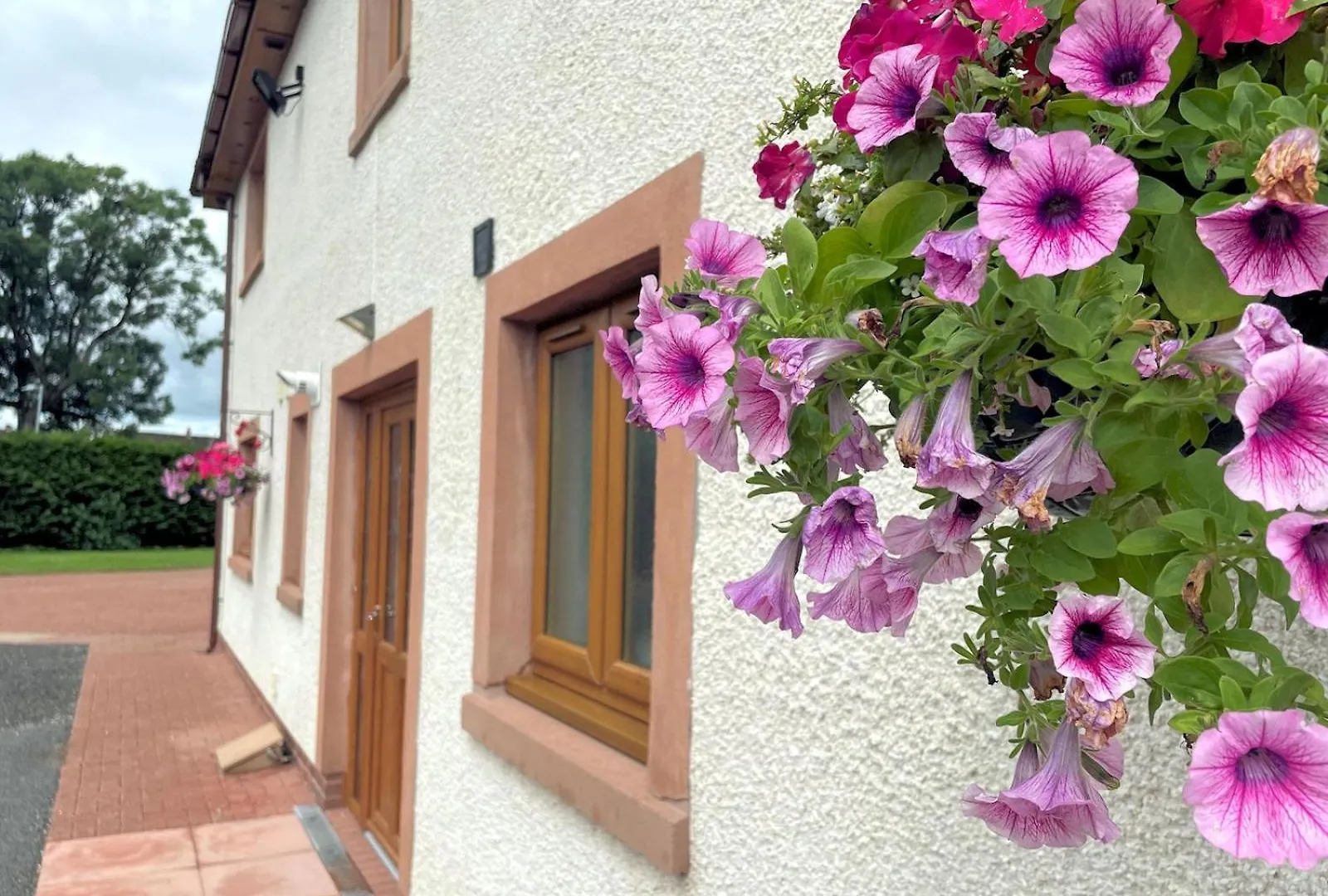 Pass The Keys Spectacular 7br House Hot Tub And Gardens In Gretna Holiday home