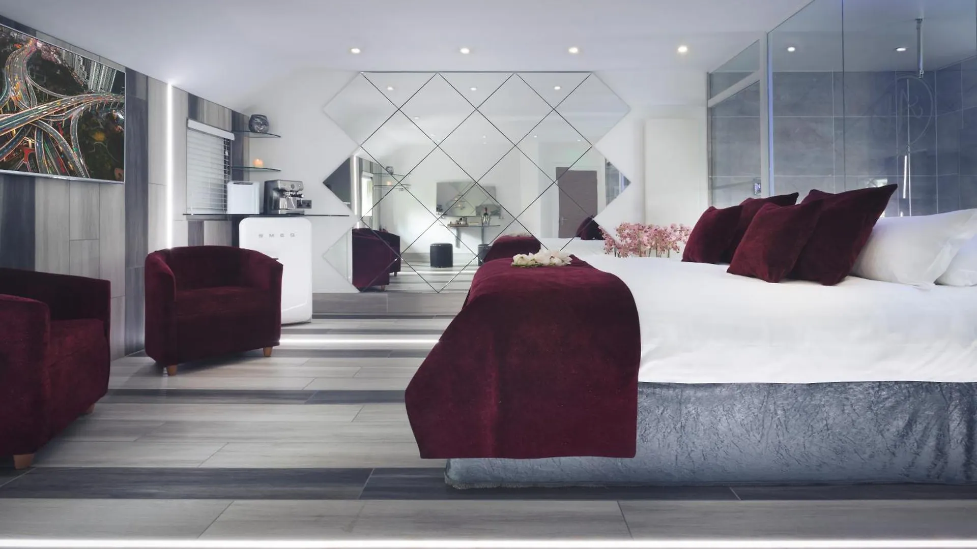 מלון Aphrodites Group - Luxury Hot Tub In District! באונס-און-ווינדרמיר