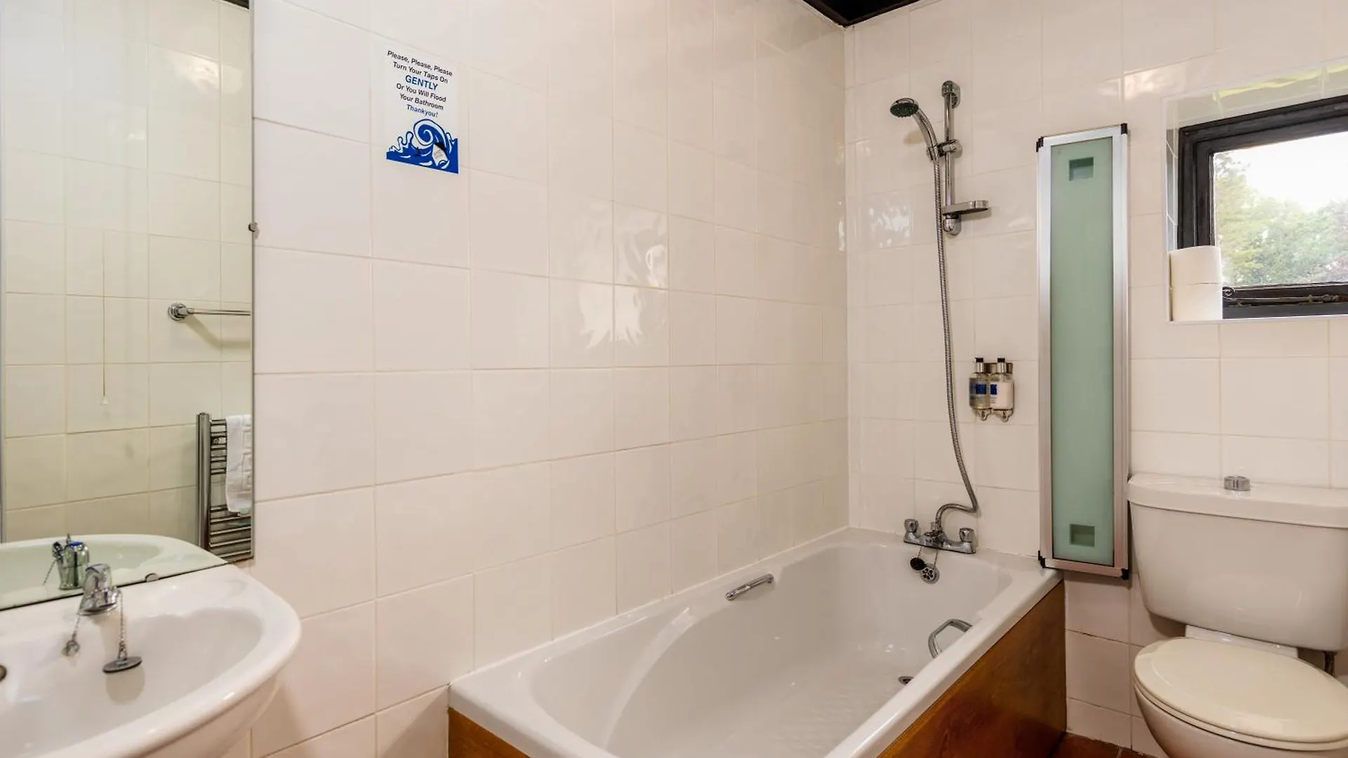 Bower House بيت ريفي 3*