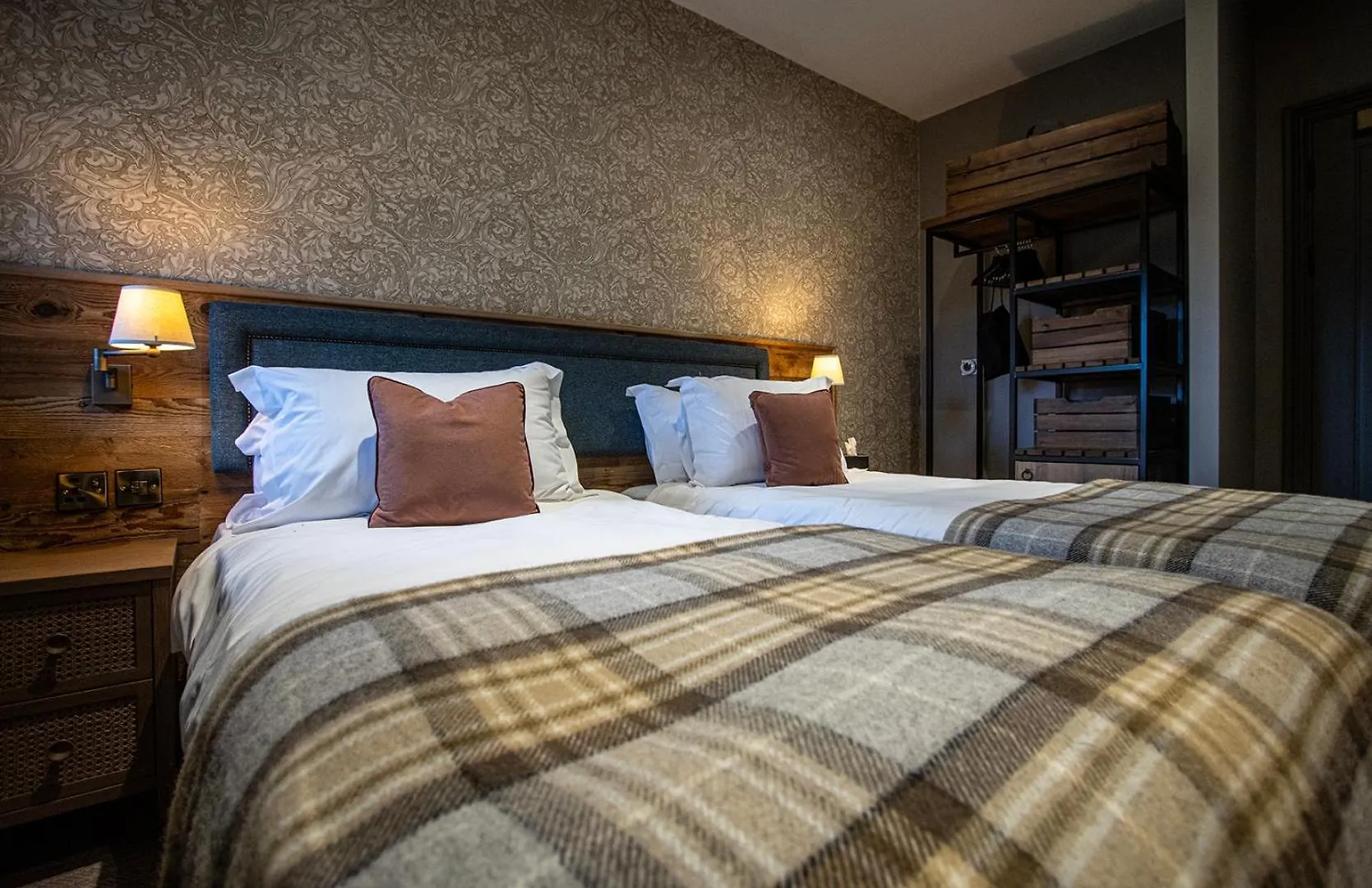 Queens Head & Restaurant Guest house 4*