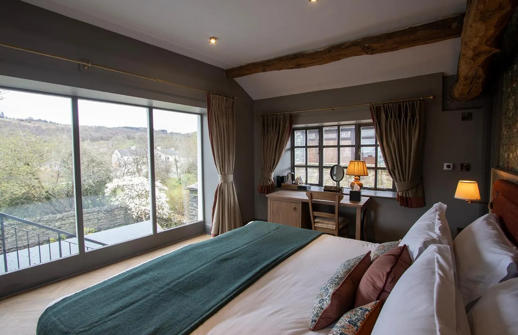 Queens Head & Restaurant 4*