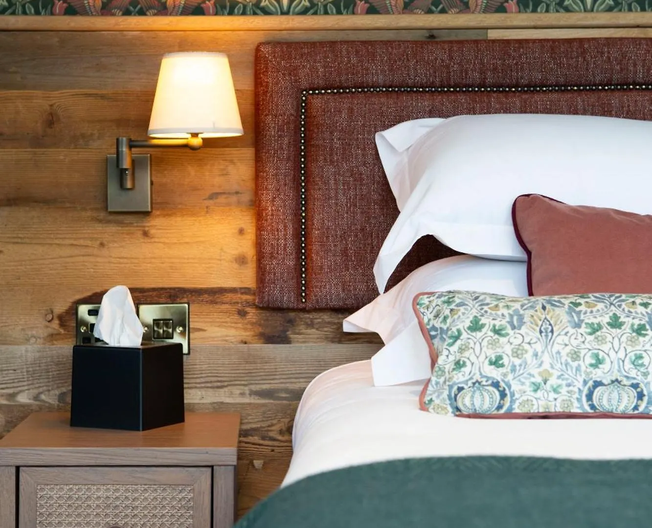 Queens Head & Restaurant Guest house 4*