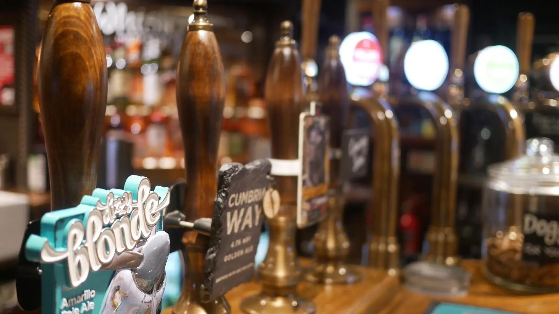 Queens Head & Restaurant 4*