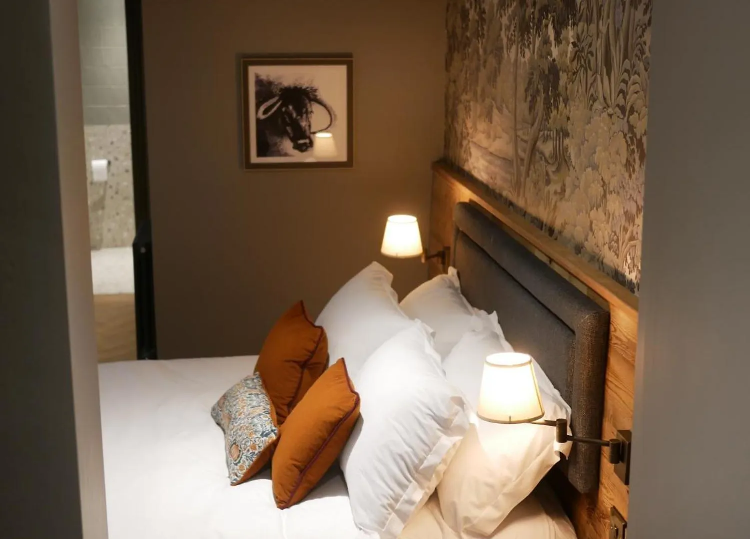Queens Head & Restaurant Guest house 4*