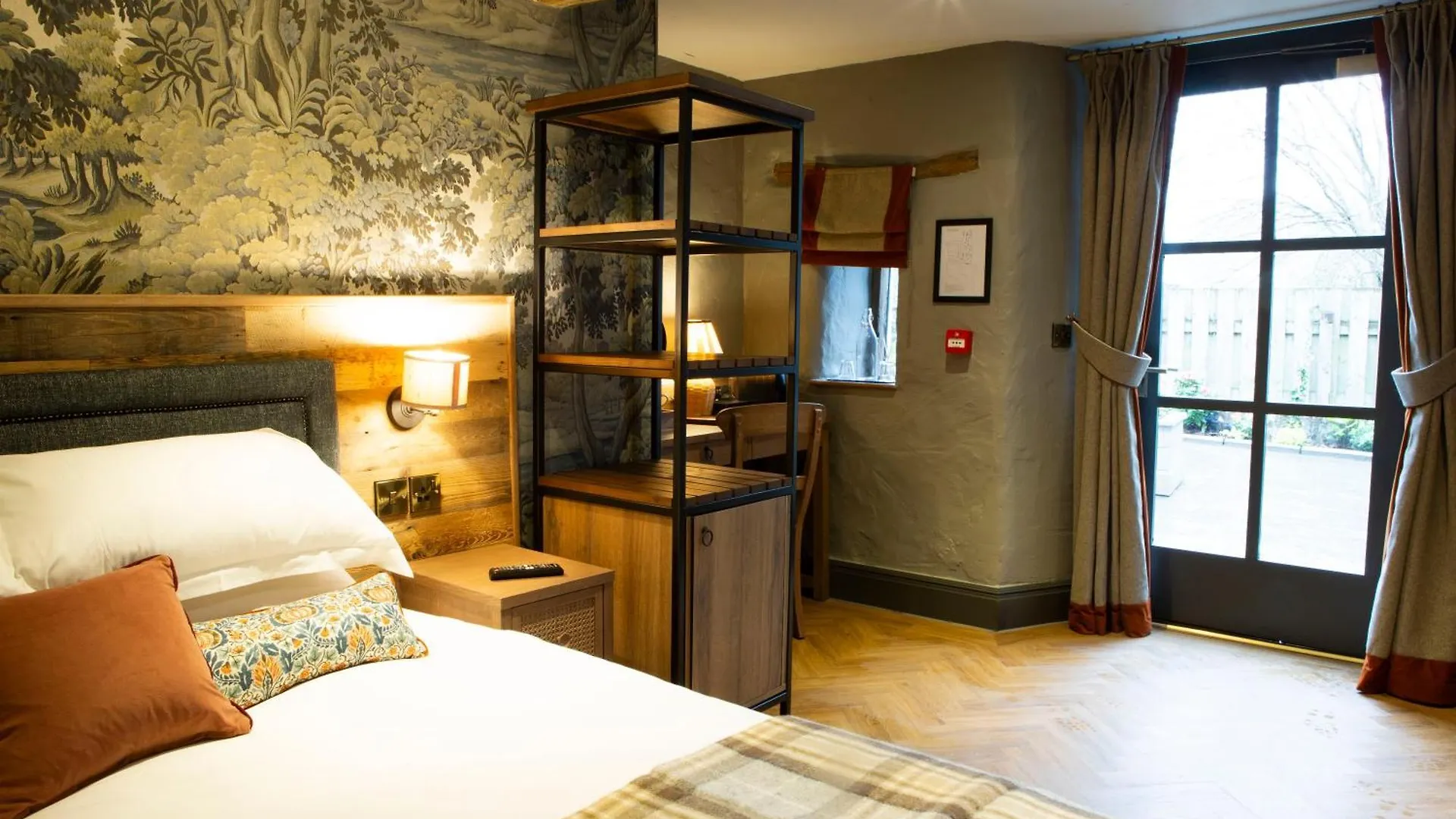 Queens Head & Restaurant Guest house 4*