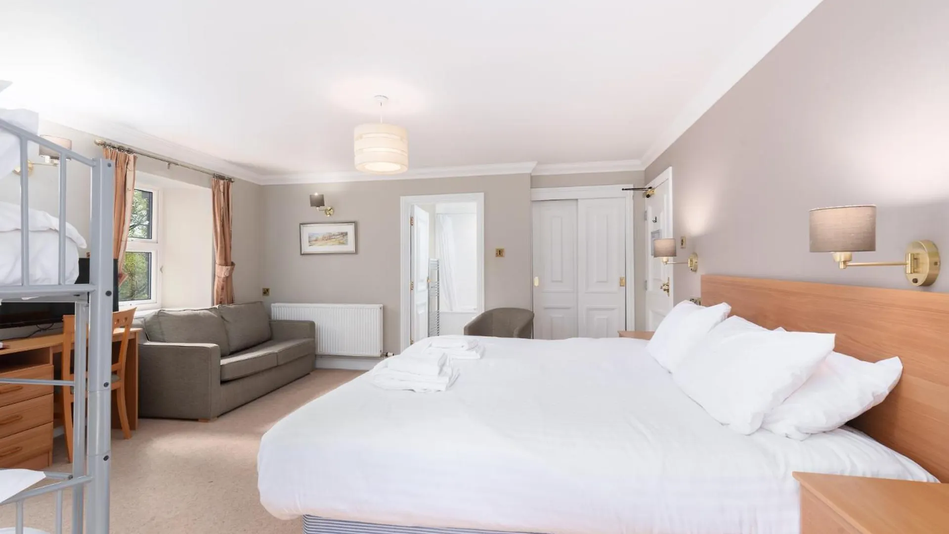 Manor Hotel 3*