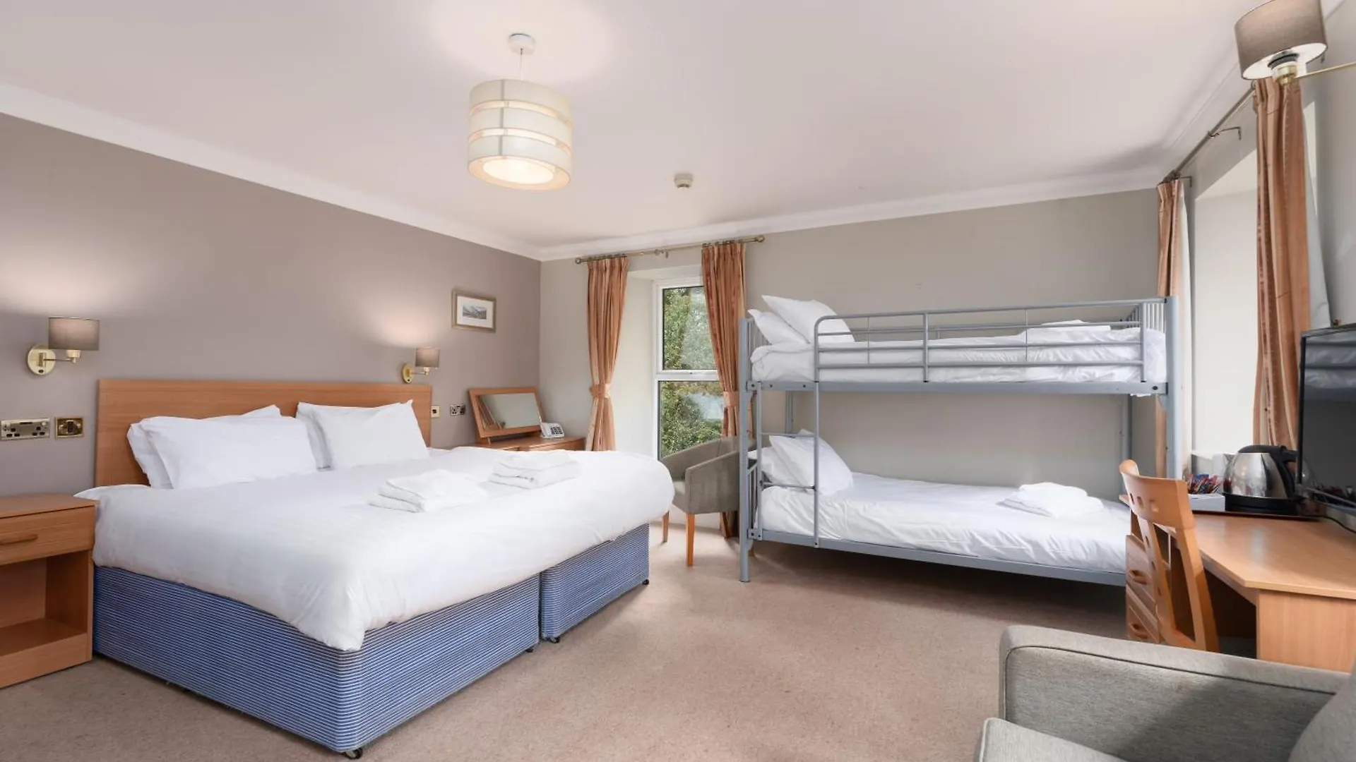 Manor Hotel 3*